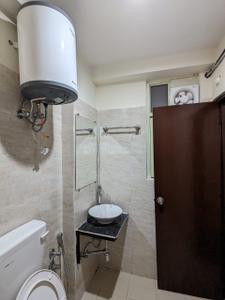 Bathroom Image of 915 Sq.ft 2 BHK Apartment / Flat for rent in Antriksh India Antriksh NRI City, BHEL Township Haridwar for Rs. 18000