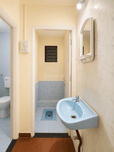 Bathroom Image of 500 Sq.ft 1 BHK Studio for rent in Karve Nagar Pune for Rs. 25000
