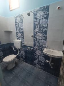 Bathroom Image of 1300 Sq.ft 3 BHK Builder Floor for rent in Kadachanendhal Madurai for Rs. 14000