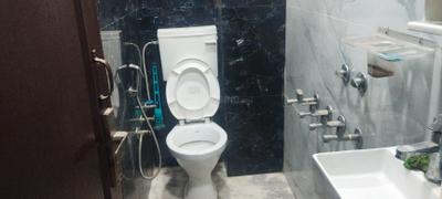 Bathroom Image of 500 Sq.ft 1 BHK Builder Floor for rent in Ramesh Nagar New Delhi for Rs. 22000