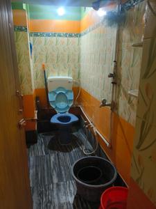 Bathroom Image of 650 Sq.ft 2 BHK Apartment / Flat for rent in Paschim Putiary Kolkata for Rs. 14000