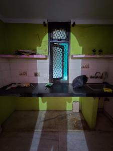 Kitchen Image of 650 Sq.ft 2 BHK Builder Floor for sale in Laxmi Nagar New Delhi for Rs. 3500000