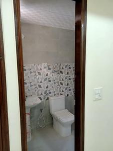 Bathroom Image of 1400 Sq.ft 3 BHK Apartment / Flat for sale in Patel Nagar Gurgaon for Rs. 8998000