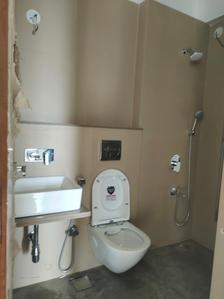 Common Bathroom Image of 650 Sq.ft 2 BHK Apartment / Flat for sale in Kandivali West Mumbai for Rs. 18000000