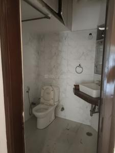 Bathroom Image of 2000 Sq.ft 3.5 BHK Apartment / Flat for rent in Azad Apartments, Kalu Sarai New Delhi for Rs. 125000