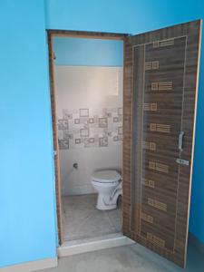Bathroom Image of 850 Sq.ft 2 BHK Apartment / Flat for rent in Airport Gate no. 1 Kolkata for Rs. 12000