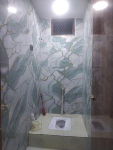Common Bathroom Image of 1000 Sq.ft 3 BHK Builder Floor for sale in Jamia Nagar New Delhi for Rs. 7200000