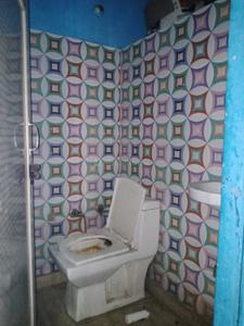 Bathroom Image of 450 Sq.ft 1 RK Builder Floor for rent in Nawada New Delhi for Rs. 8500