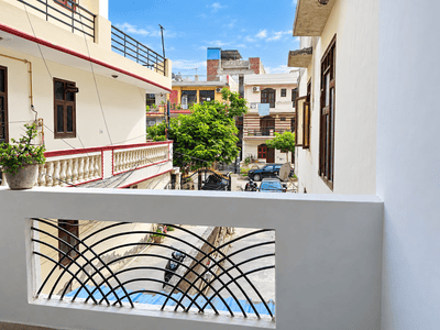 Balcony Image of 1000 Sq.ft 1 RK Independent House for rent in Sector 32 Faridabad for Rs. 15000