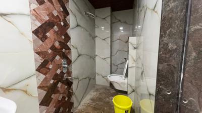 Bathroom Image of 650 Sq.ft 1 BHK Apartment / Flat for rent in Mahalakshmi Nagar Indore for Rs. 19000
