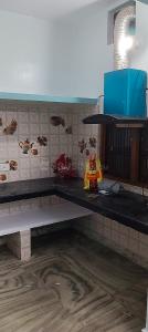 Kitchen Image of 800 Sq.ft 2.5 BHK Independent House for rent in Krishna Nagar Lucknow for Rs. 12500
