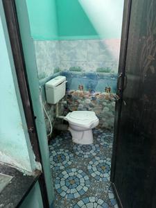 Bathroom Image of 200 Sq.ft 1 BHK Apartment / Flat for rent in Kanchrapara North 24 Parganas District for Rs. 4500