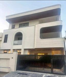 Building Image of 6500 Sq.ft 6 BHK Villa for sale in Gomti Nagar Lucknow for Rs. 76000000