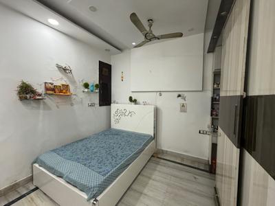 Bedroom Image of 713 Sq.ft 2 BHK Builder Floor for sale in Sant Nirankari Colony RWA, Mukherjee Nagar New Delhi for Rs. 6100000