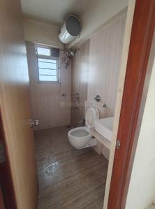 Bathroom Image of 720 Sq.ft 2 BHK Apartment / Flat for rent in Romell Empress C Wing, Borivali West Mumbai for Rs. 52000