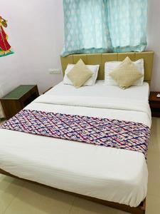 Bedroom Image of 4000 Sq.ft 4 BHK Villa for rent in Saumya Aryaman, Thaltej Ahmedabad for Rs. 150000