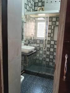Bathroom Image of 1500 Sq.ft 3 BHK Apartment / Flat for rent in Alaknanda New Delhi for Rs. 75000