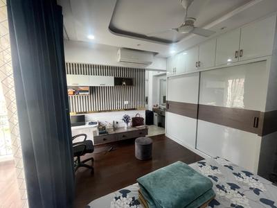 Bedroom Image of 2600 Sq.ft 4 BHK Apartment / Flat for rent in Experion Capital, Gomti Nagar Lucknow for Rs. 110000