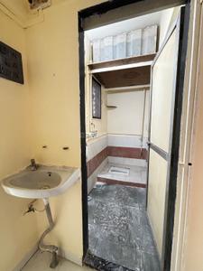 Bathroom Image of 300 Sq.ft 1 RK Apartment / Flat for rent in Thane West Thane for Rs. 15000