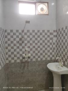 Bathroom Image of Cozy Stay Co-living Pg  in Sector 34, Noida