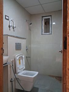 Bathroom Image of 1400 Sq.ft 3 BHK Apartment / Flat for rent in Capital Hometech Homes, Sector 51 Noida for Rs. 32000