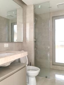 Common Bathroom Image of 800 Sq.ft 2 BHK Apartment / Flat for sale in Rosa Manhattan Phase 1, Hiranandani Estate Thane for Rs. 14000000