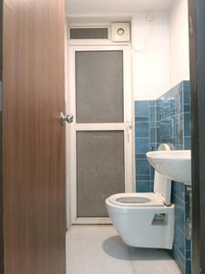 Common Bathroom Image of 650 Sq.ft 1 BHK Apartment / Flat for sale in Lodha Amara, Thane West Thane for Rs. 7000000