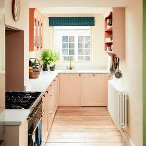 Kitchen Image of 3000 Sq.ft 5 BHK Apartment / Flat for sale in Sector 104 Noida for Rs. 10000000