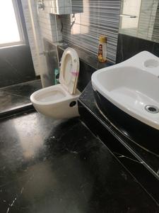 Common Bathroom Image of 1062 Sq.ft 2 BHK Apartment / Flat for sale in K Raheja Vistas, Powai Mumbai for Rs. 30500000