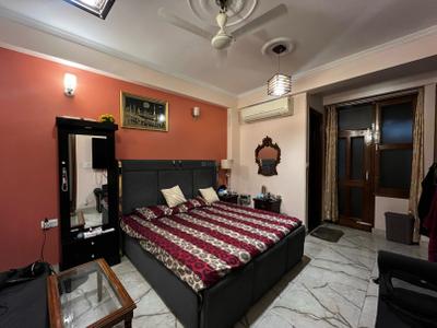 Bedroom Image of 8000 Sq.ft 12 BHK Builder Floor for sale in Jamia Nagar New Delhi for Rs. 132500000