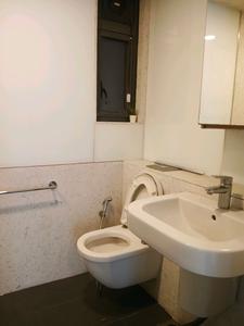 Common Bathroom Image of 1450 Sq.ft 2 BHK Apartment / Flat for rent in RNA Continental, Chembur Mumbai for Rs. 100000