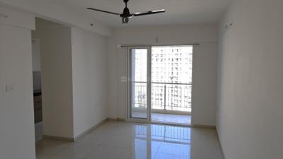 Living Room Image of 800 Sq.ft 2 BHK Apartment / Flat for rent in Godrej Emerald, Thane West Thane for Rs. 28000