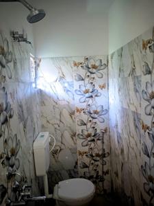 Bathroom Image of 1000 Sq.ft 3 BHK Apartment / Flat for sale in Tollygunge Kolkata for Rs. 3000000