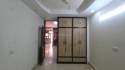 Bedroom Image of 900 Sq.ft 2 BHK Builder Floor for rent in Pitampura New Delhi for Rs. 38500
