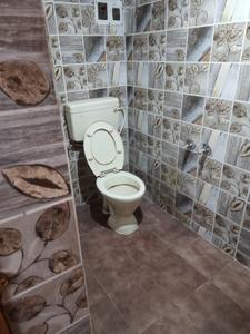 Bathroom Image of 750 Sq.ft 2 BHK Builder Floor for rent in Hebbal Kempapura Bengaluru for Rs. 24000