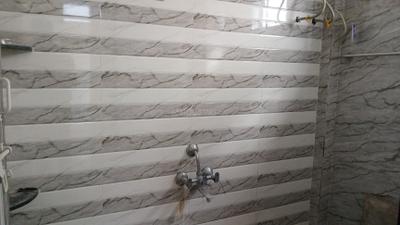 Bathroom Image of 700 Sq.ft 1 BHK Builder Floor for rent in Dahin Nagar Surat for Rs. 11500