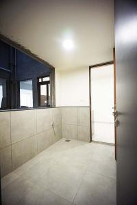Bathroom Image of 2925 Sq.ft 4 BHK Apartment / Flat for sale in Navrangpura Ahmedabad for Rs. 23100000