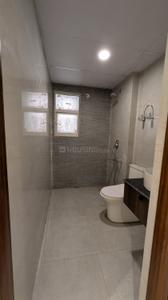 Bathroom Image of 950 Sq.ft 2 BHK Apartment / Flat for sale in Lal Kuan Ghaziabad for Rs. 6500000
