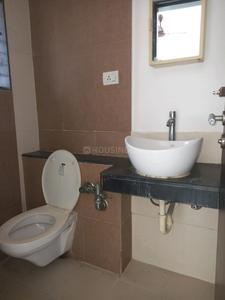 Bathroom Image of 1050 Sq.ft 3 BHK Apartment / Flat for sale in Rustomjee Urbania, Thane West Thane for Rs. 18500000