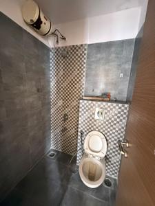 Bathroom Image of 908 Sq.ft 2 BHK Apartment / Flat for sale in Ghatkopar West Mumbai for Rs. 18500000