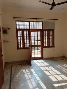 Bedroom Image of 1250 Sq.ft 2 BHK Builder Floor for rent in Gomti Nagar Lucknow for Rs. 16000