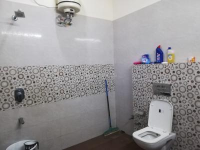 Bathroom Image of 600 Sq.ft 1 RK Studio for rent in Dalanwala Dehradun for Rs. 14000