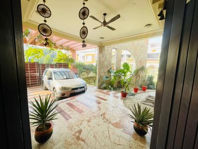 Balcony Image of 8500 Sq.ft 6 BHK Independent House for sale in Gomti Nagar Lucknow for Rs. 85000000