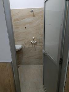 Bathroom Image of 850 Sq.ft 2 BHK Builder Floor for rent in Kamta Lucknow for Rs. 12000
