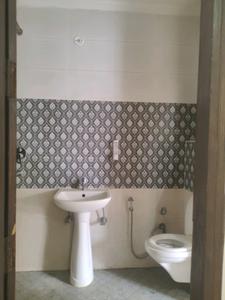Common Bathroom Image of 1800 Sq.ft 3 BHK Builder Floor for sale in Green Field Colony Faridabad for Rs. 16000000