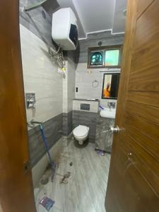 Bathroom Image of 960 Sq.ft 2 BHK Builder Floor for rent in Mansarover Garden New Delhi for Rs. 45000
