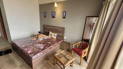 Bedroom Image of 435 Sq.ft 1 RK Apartment / Flat for rent in Paramount Golfforeste Villas, Surajpur Greater Noida for Rs. 15000