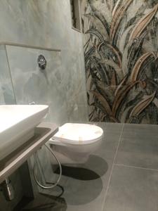 Common Bathroom Image of 1100 Sq.ft 2 BHK Apartment / Flat for sale in Kharghar Navi Mumbai for Rs. 13200000