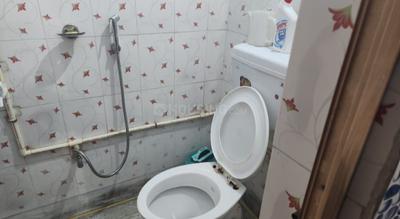 Bathroom Image of 700 Sq.ft 2 BHK Apartment / Flat for sale in Hakim Para Siliguri for Rs. 2500000