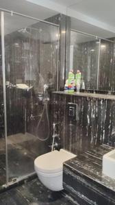 Bathroom Image of 900 Sq.ft 1 BHK Apartment / Flat for rent in Lodha Seamont , Malabar Hill Mumbai for Rs. 175000